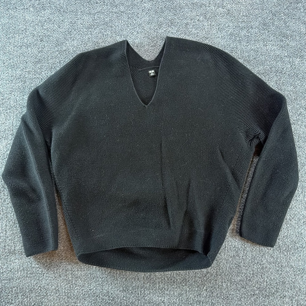 Uniqlo Black V-Neck Knit Sweater Womens XS Textured Boxy Pullover Top Fall Cozy